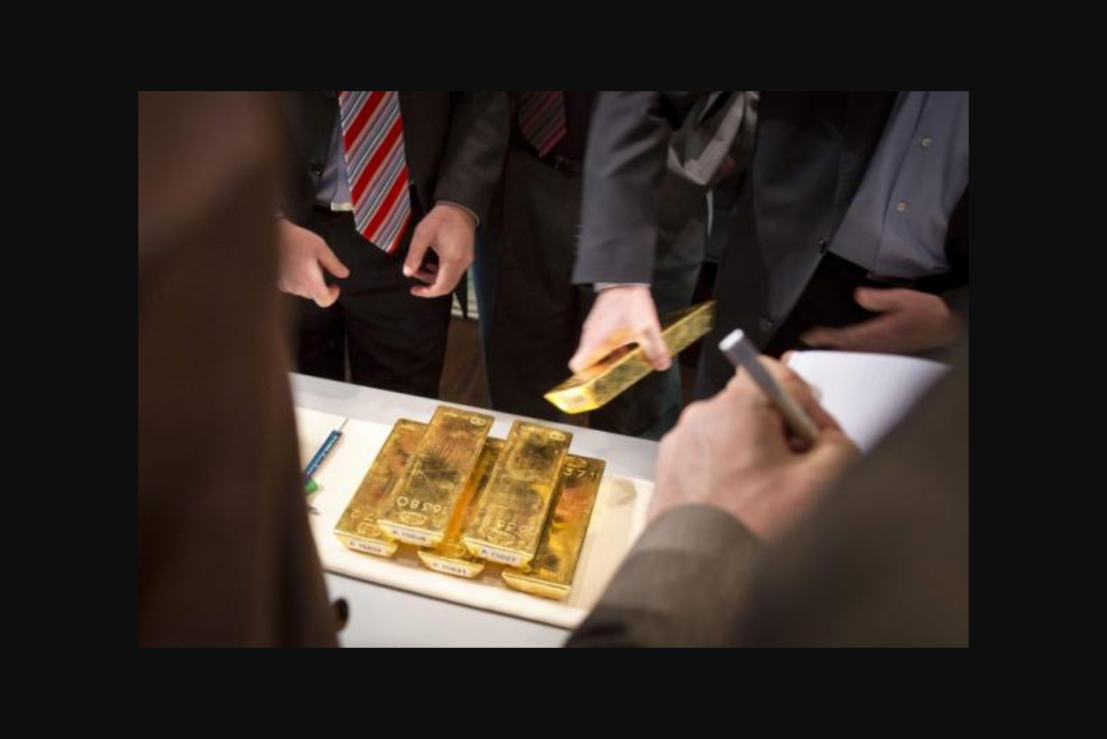 Gold Pulls Back as Presidential Remarks Signal Iran Escalation; Markets Reprice Risk