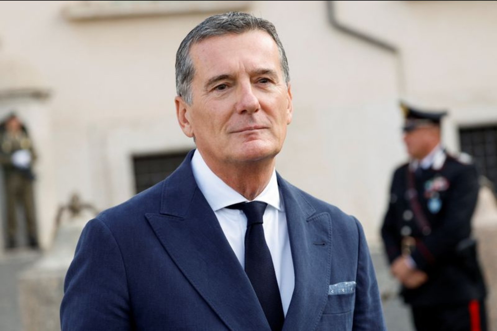 EssilorLuxottica Sees Share Recovery Possible as Medtech Shift and External Pressures Weigh on Stock