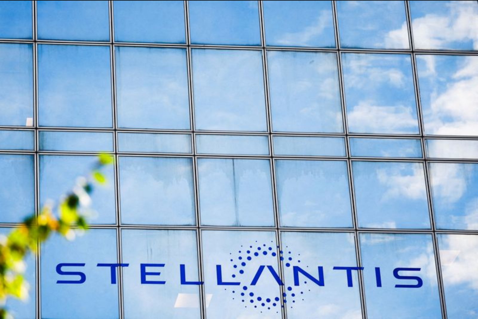 Stellantis and Microsoft Agree Five-Year Pact to Advance AI, Cybersecurity and Engineering