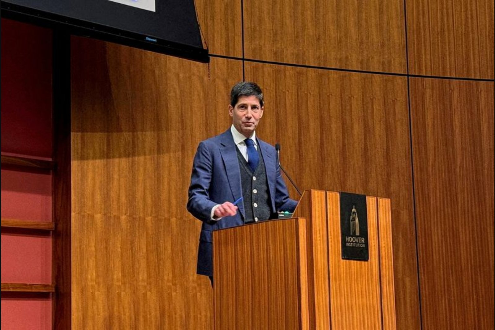 Senate Democrats Question How Fed Nominee Would Unload Millions in Assets