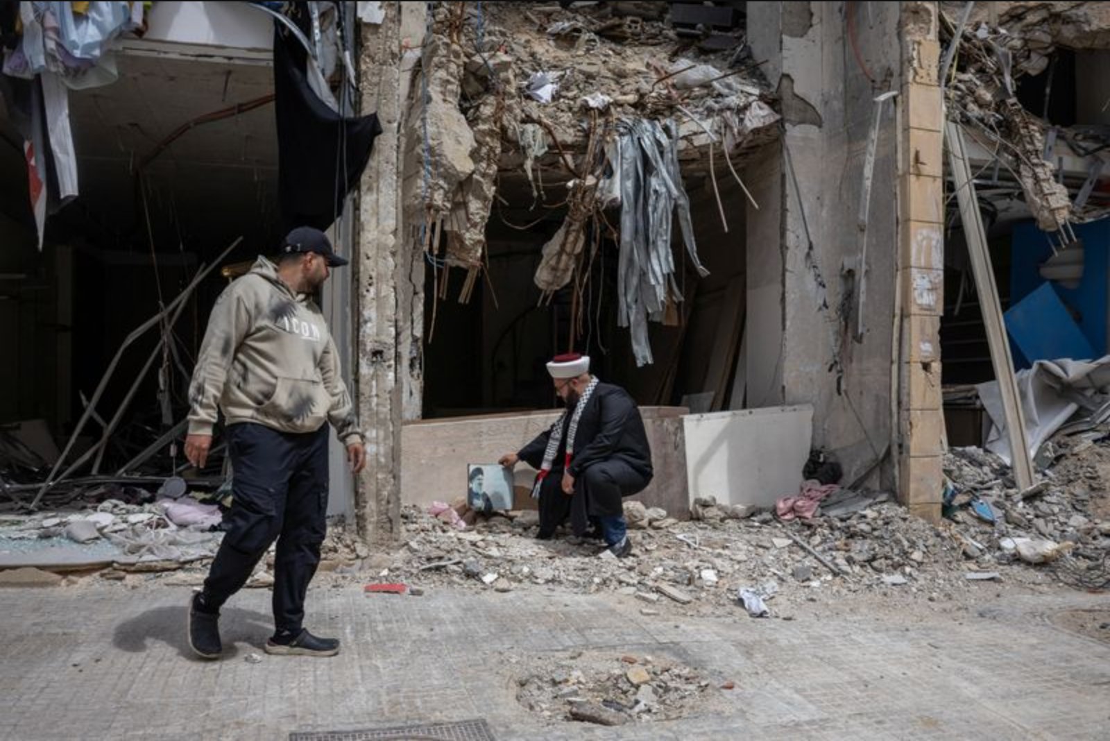 Israel Consolidates Military Presence in Southern Lebanon as Residents Urged to Stay Away