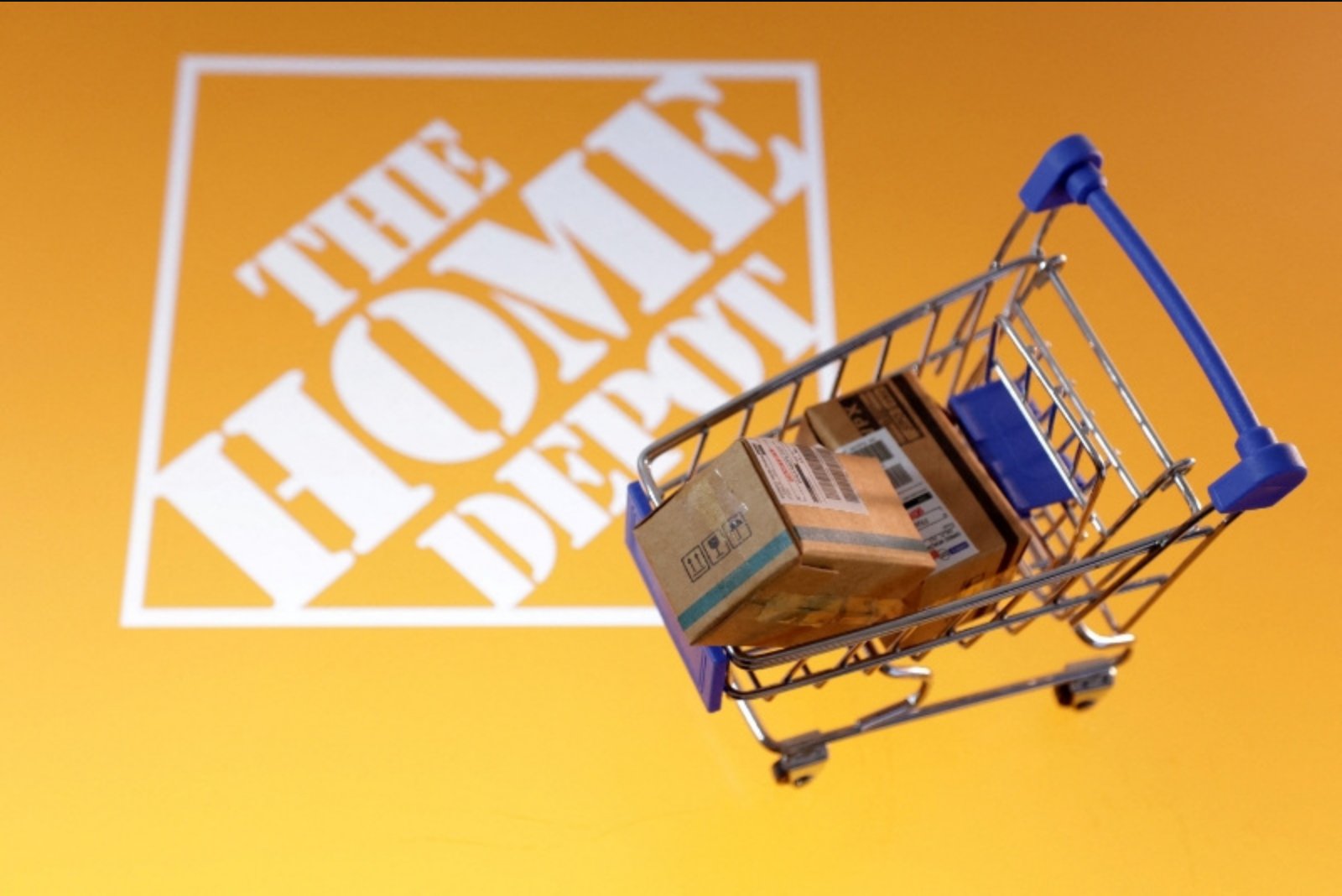 Home Depot Tops Quarterly Sales Estimates as Pros Sustain Demand