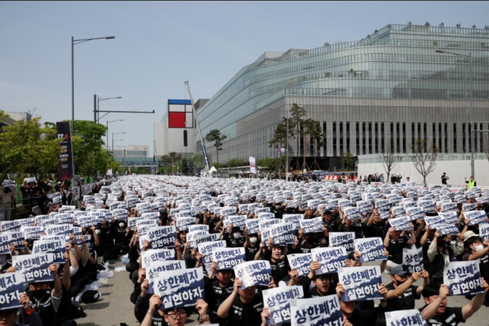 Samsung’s AI Windfall Sparks Deep Rift Over Bonus Payouts, Raising Risk of Major Strike