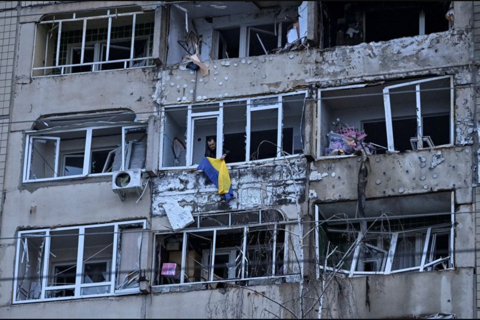 Ukraine Prepares to Hold Line as Russian Spring Offensive Targets Donetsk Fortress Belt