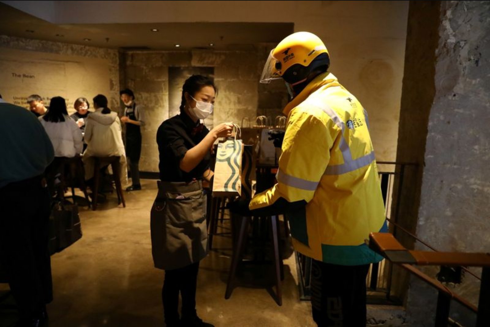 Meituan Shares Leap After State Media and Regulator Urge End to Food-Delivery Price War