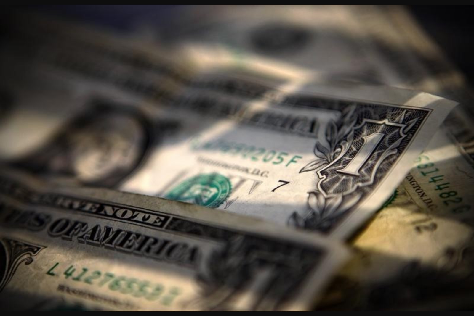 Goldman Sachs Sees Weaker-Than-Expected Supply Shock, Says Dollar Weakness May Be Postponed