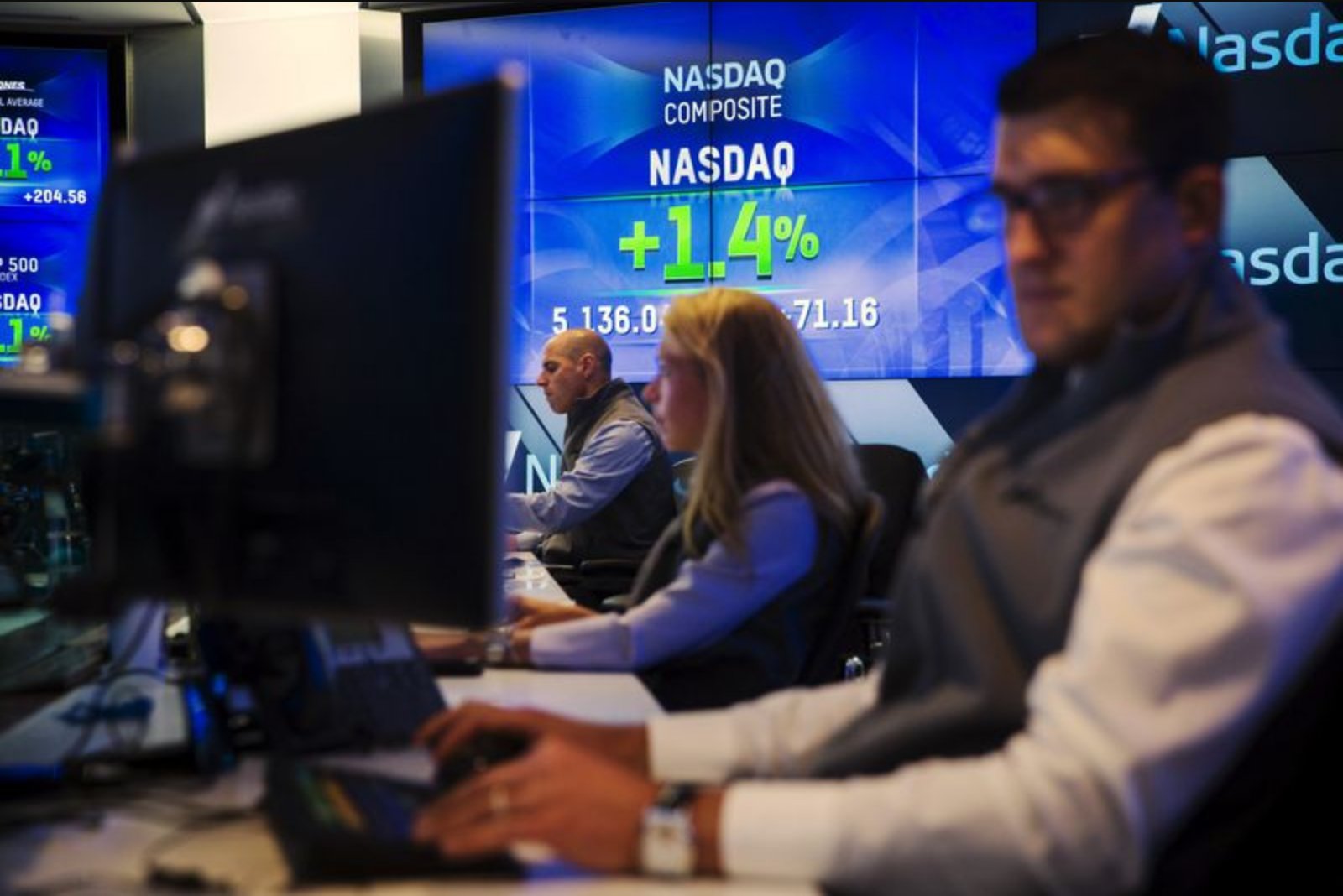 Nasdaq Slides into Correction as U.S. Stocks Drop on Geopolitical and Legal Pressures