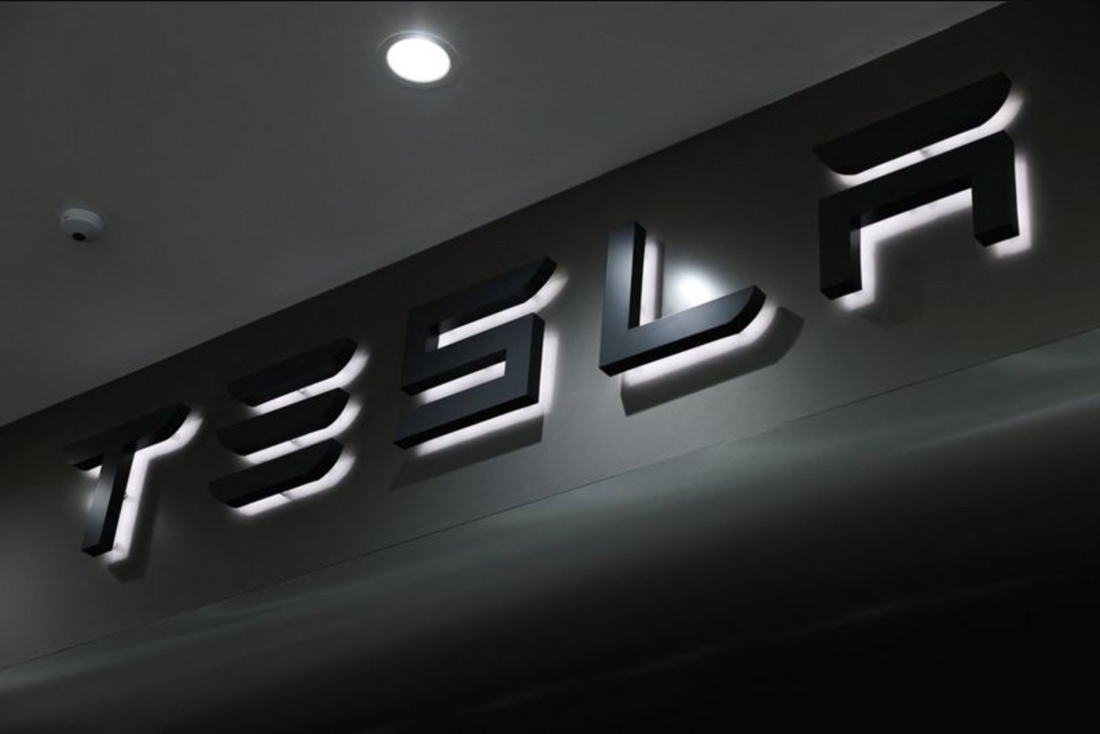Tesla recruits Taiwan chip engineers for planned Terafab AI manufacturing complex