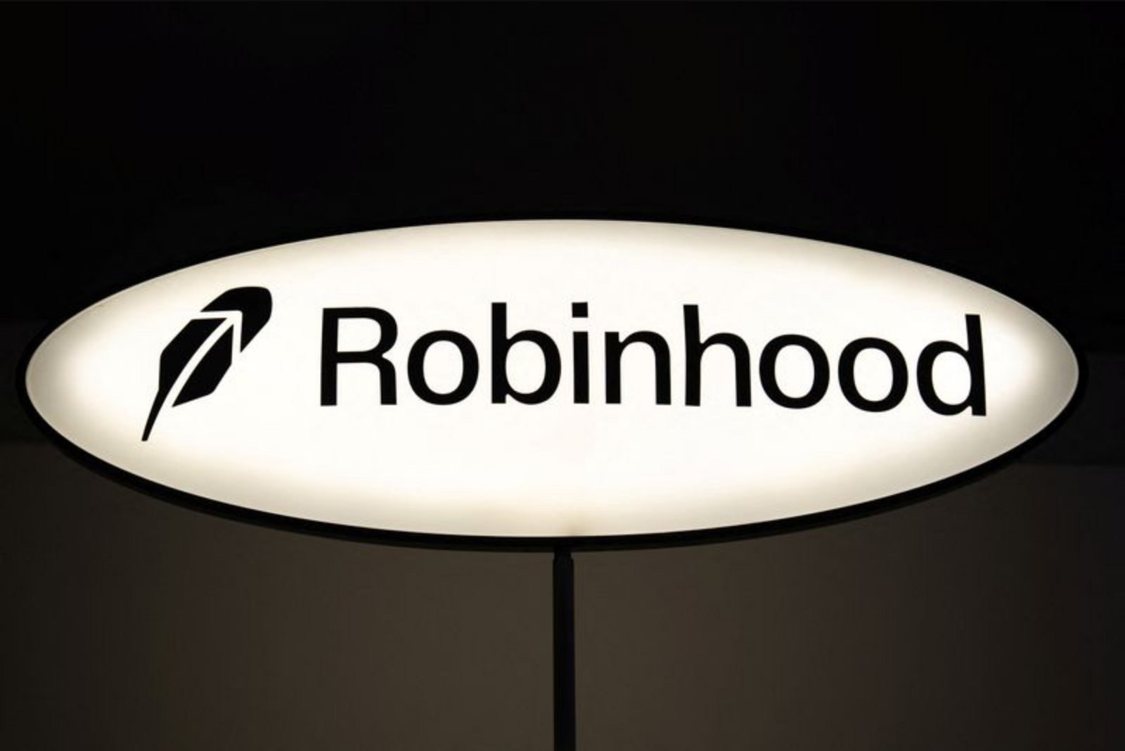 Robinhood Lists $658.4 Million Private Markets Fund on NYSE, Opening Private Tech to Retail Investors