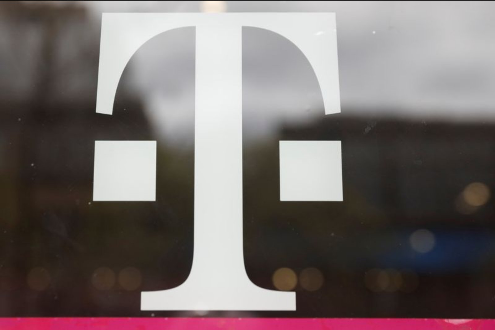 T-Mobile expands fiber footprint with two joint ventures, commits nearly $2.7 billion