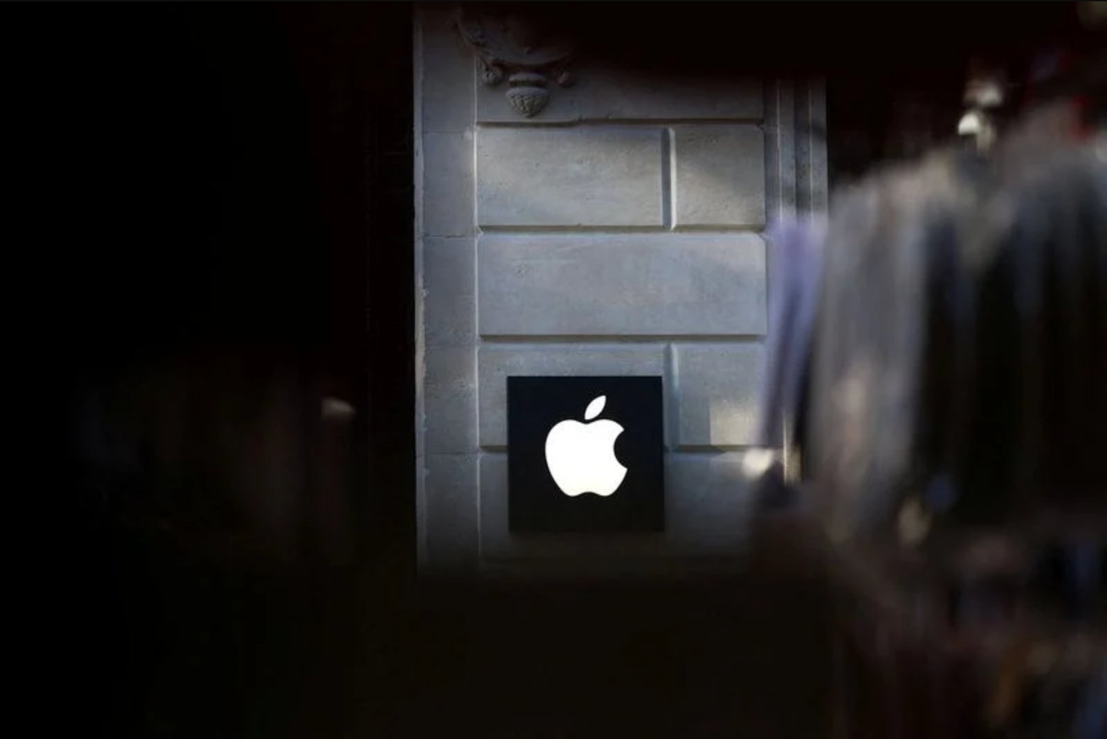 Apple Says Rising Memory and Storage Chip Costs Will Force Price Increases
