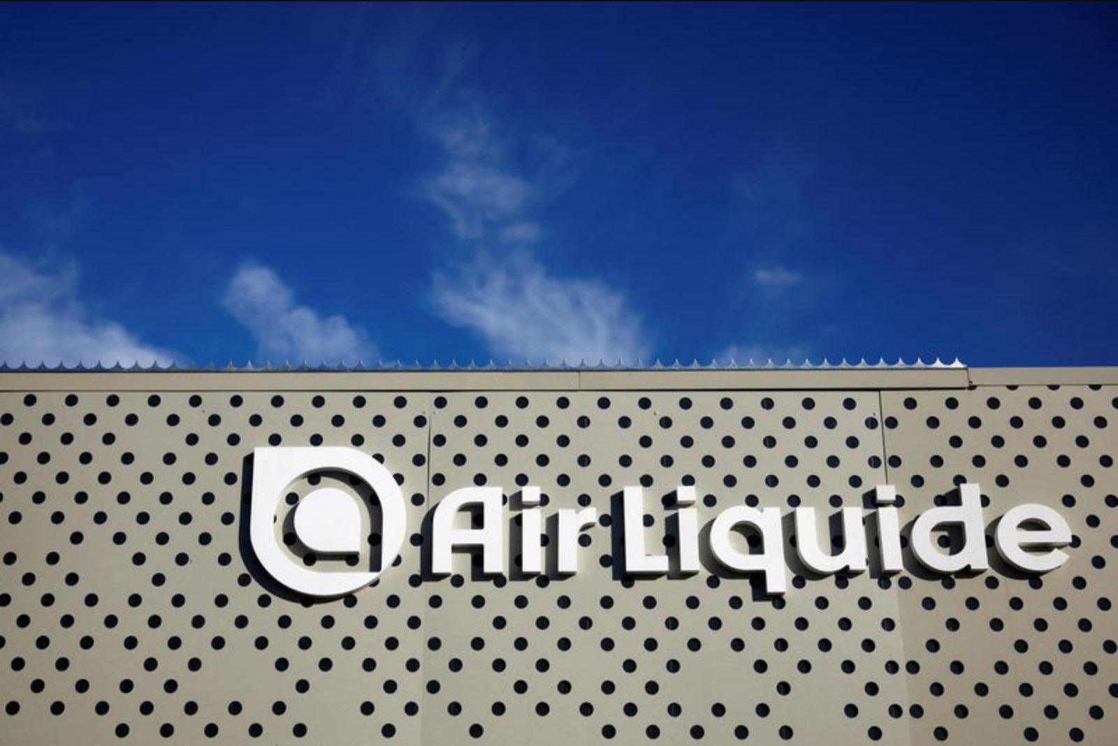 Air Liquide Says Short-Term Helium Tightness Expected; Will Reallocate Global Volumes