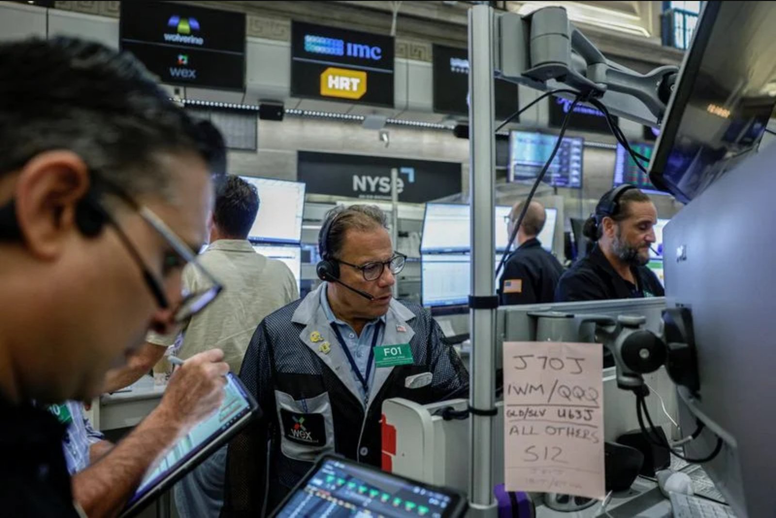 Long-Bond Strain Intensifies as Oil Jumps and the Yen Slides Ahead of Inflation Data