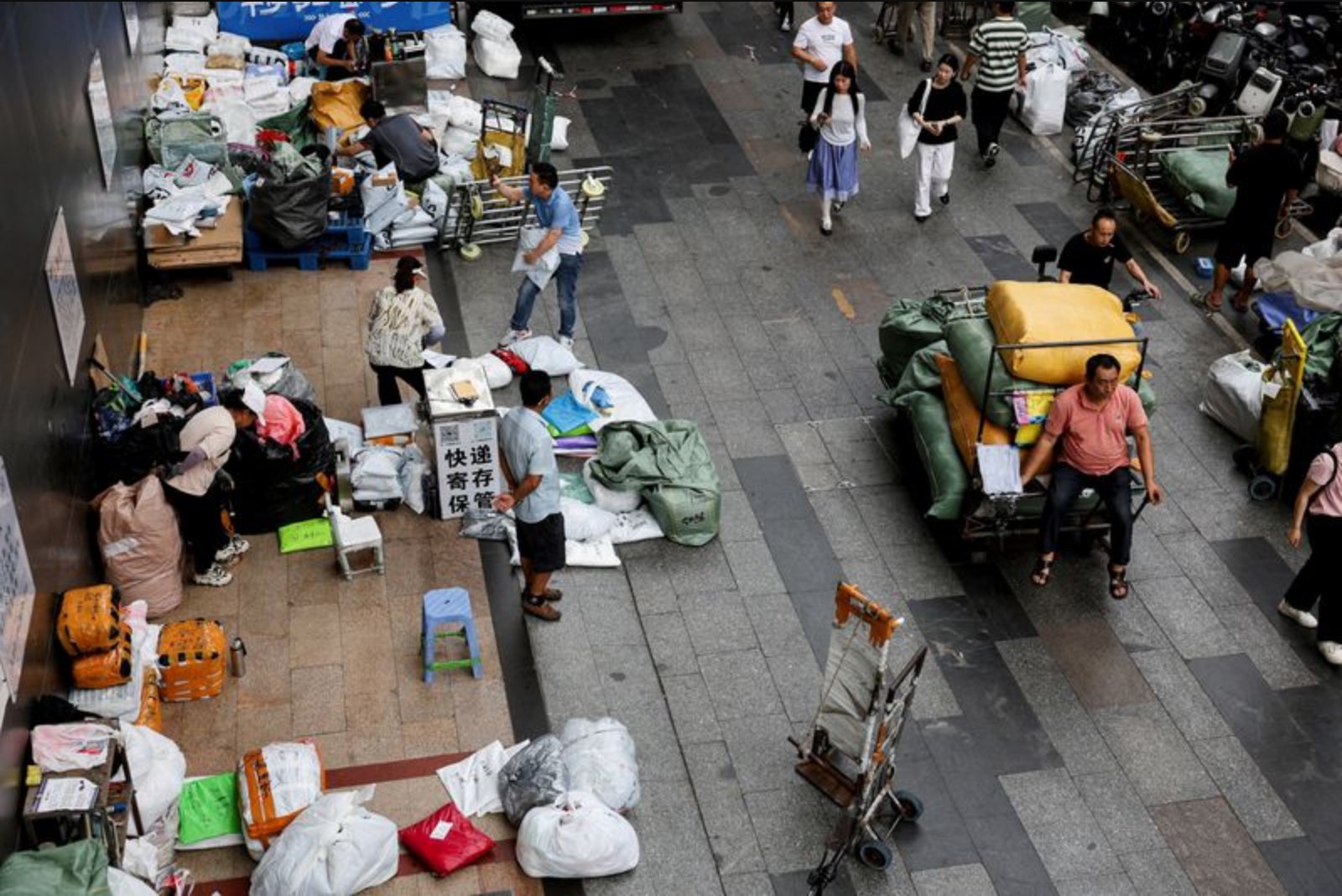 China’s Economy Expands 5.0% in Q1, Outperforming Estimates amid Rising External Risks