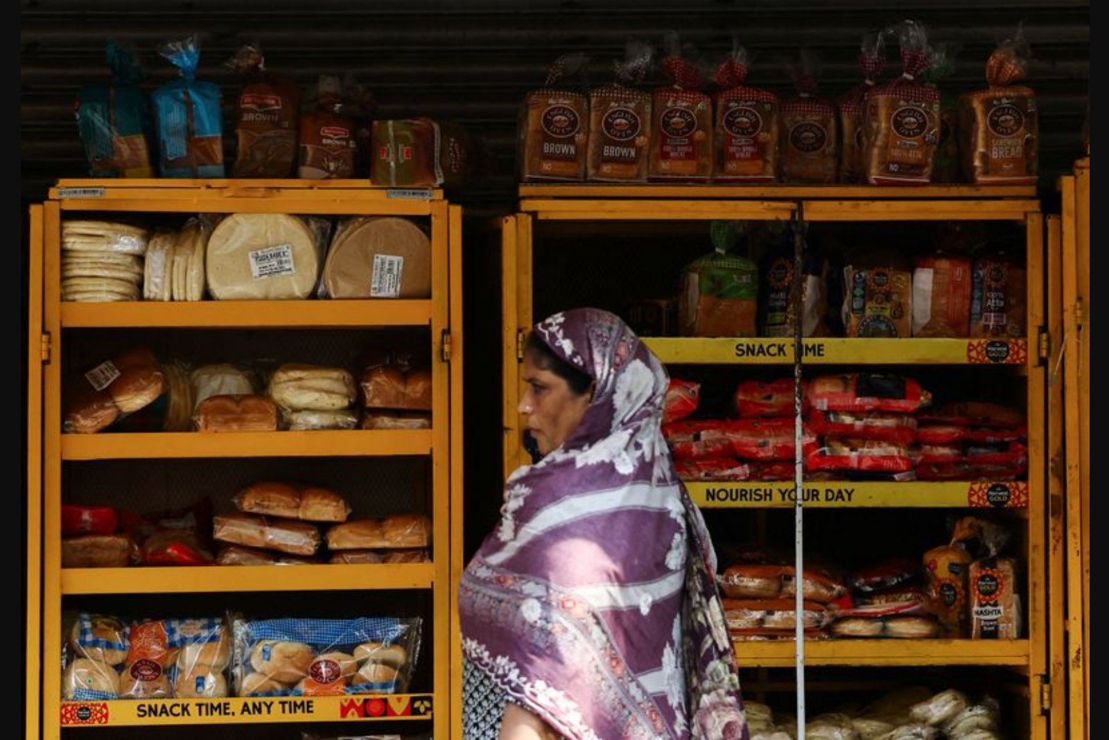 India Maintains FY27 Deficit Target for Now, Considers Spending Cuts While Protecting Infrastructure Outlays