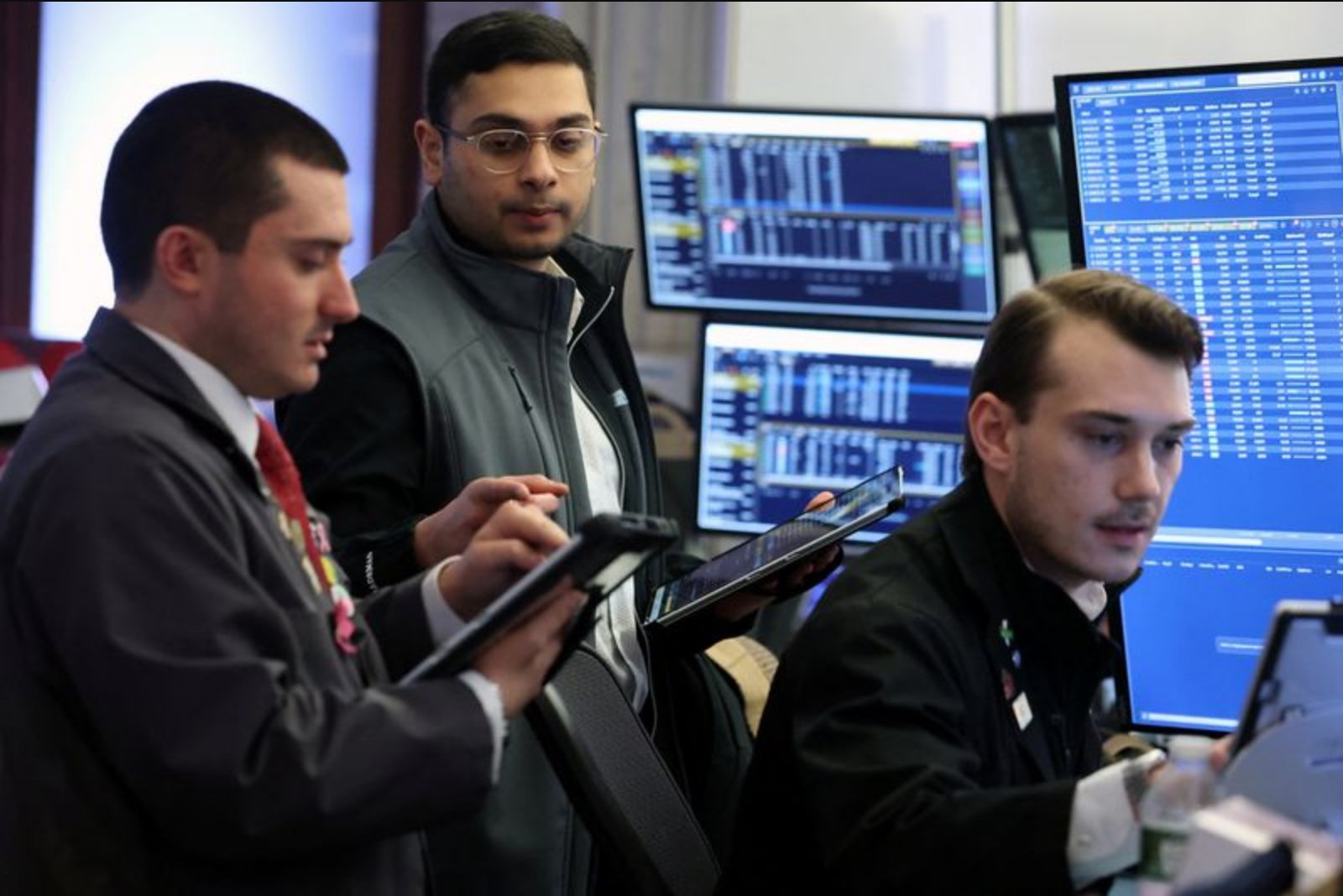 Global Equity Fund Inflows Double After Middle East Ceasefire Boosts Shipping Hopes