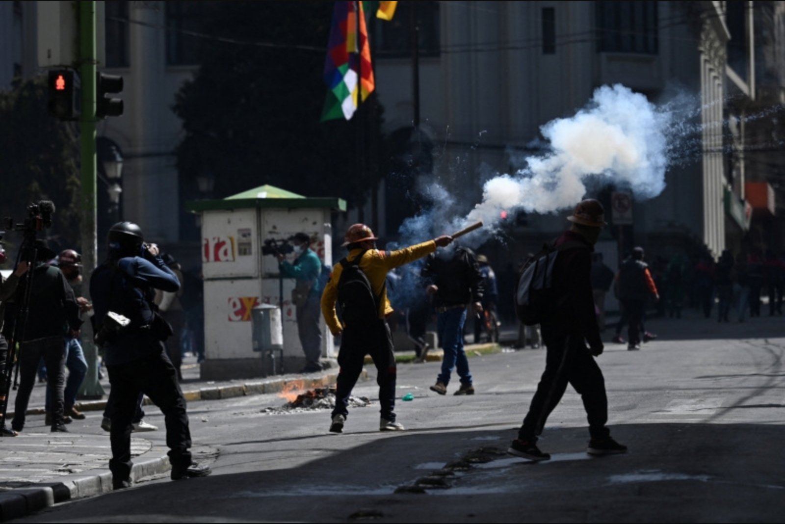 Banks Shut Branches as Protests Disrupt La Paz; Diplomats Urge Restraint