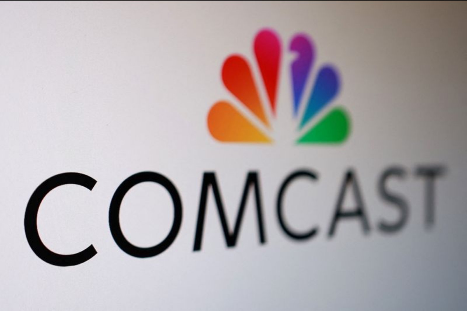 Comcast Tops Q1 Estimates as Sports Content Lifts Streaming and Ad Sales; Broadband Losses Narrow