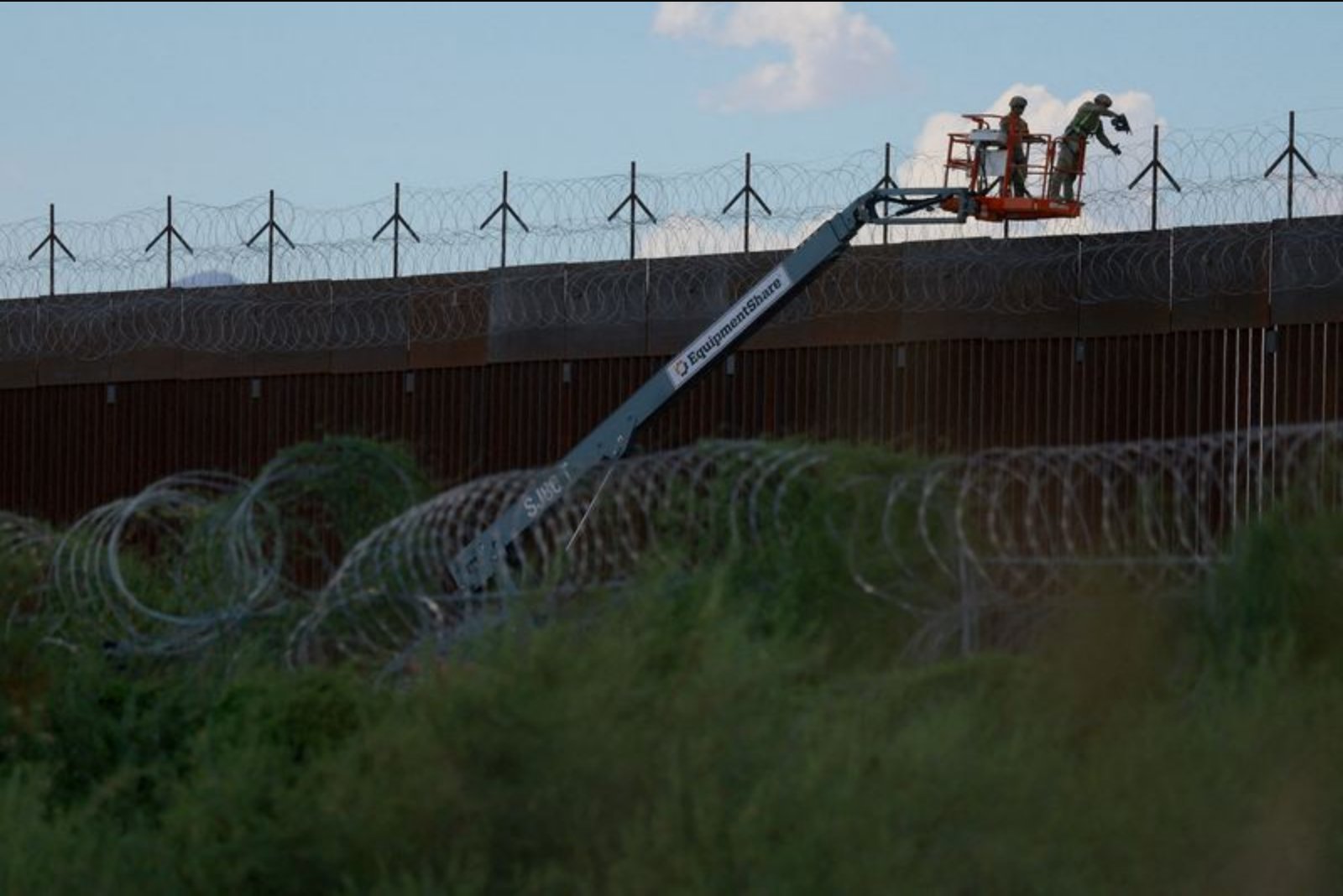 Fifth Circuit Clears Way for Texas to Enforce Controversial Border Arrest Law