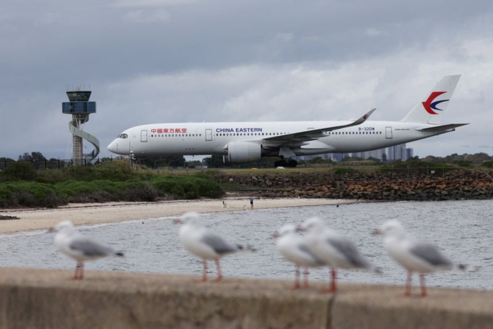 China’s Big Three Airlines Flag Caution as Middle East Conflict Sends Fuel Costs Surging