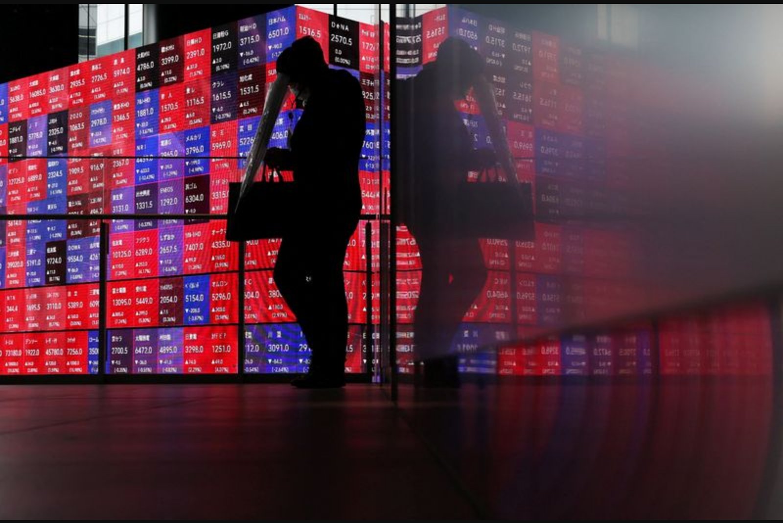 Asian Markets Drift Near Records as Investors Eye Tech Earnings and BOJ Decision