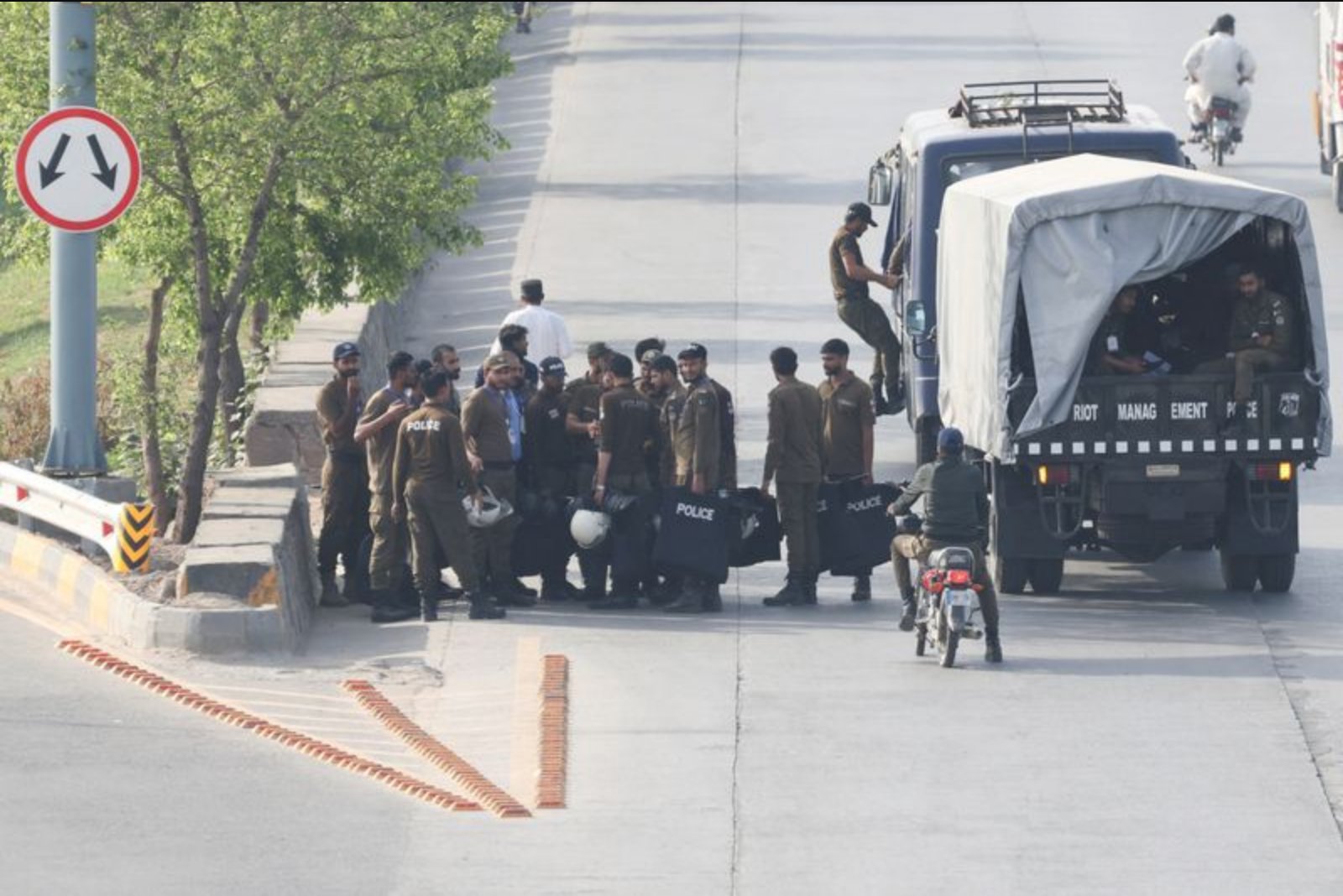 Islamabad Remains Locked Down as Hopes for U.S.-Iran Talks Fade