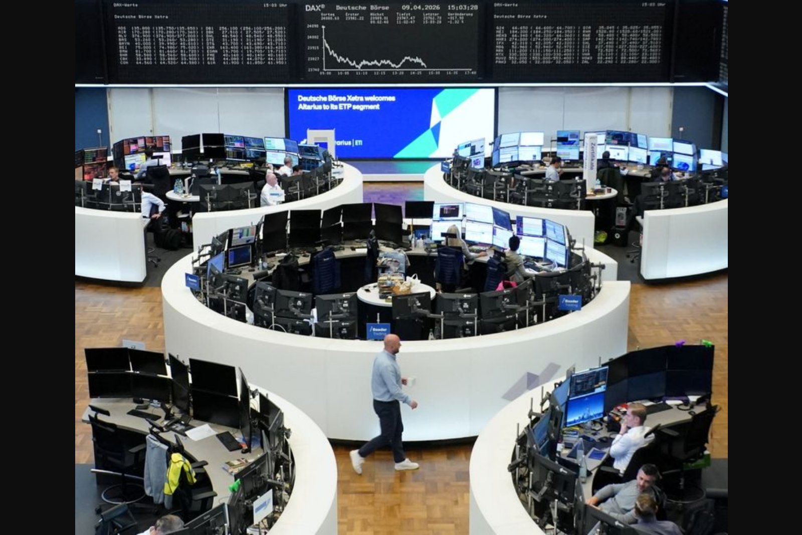 European Stocks Tick Up Ahead of U.S.-Iran Talks as Ceasefire Shows Strain