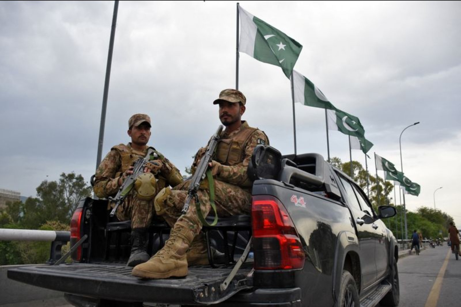 Iranian Minister Meets Pakistani Officials as U.S. Signals Possible Deal