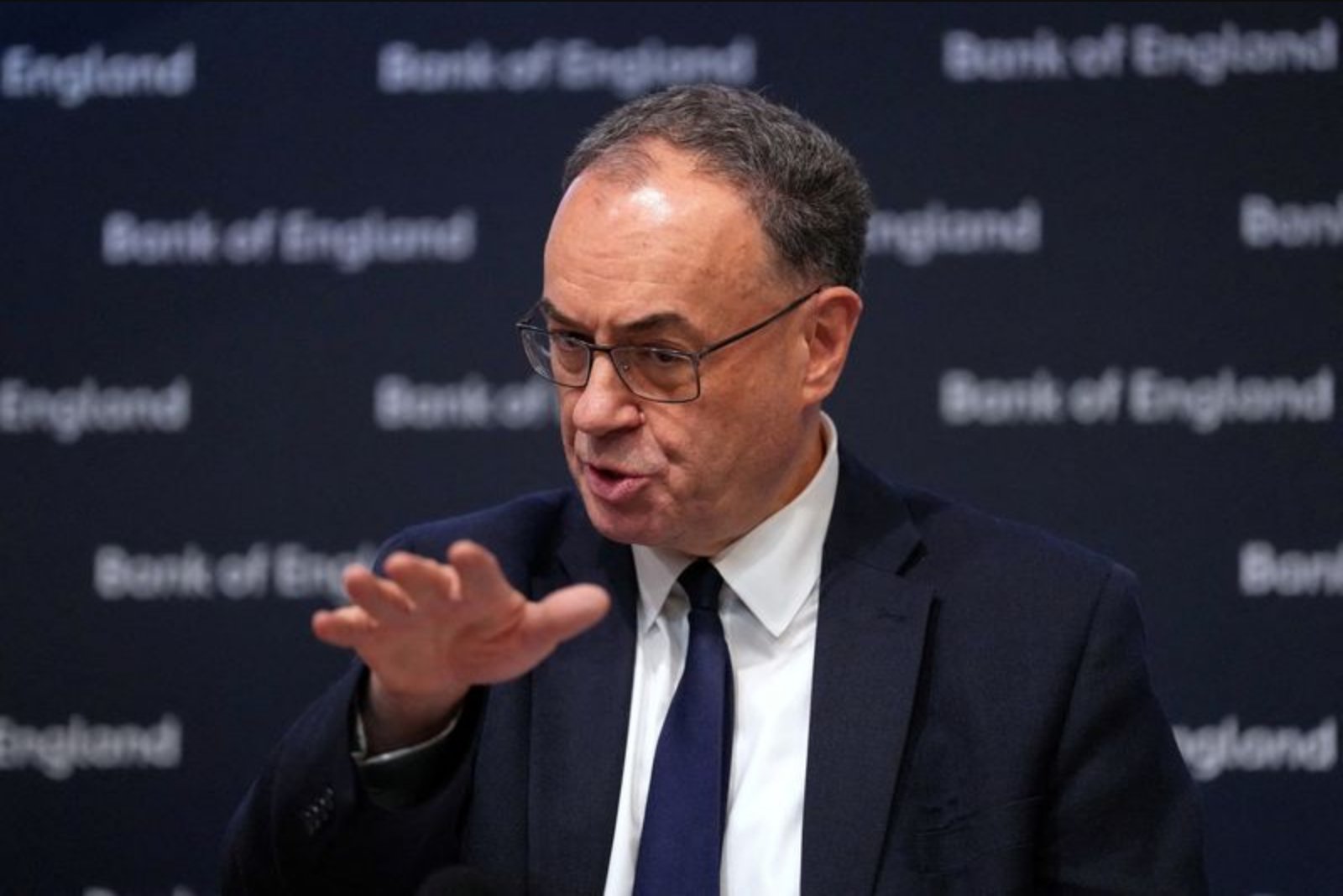 Bailey Says Higher-Than-Target Inflation May Be Tolerable Amid Middle East Uncertainty