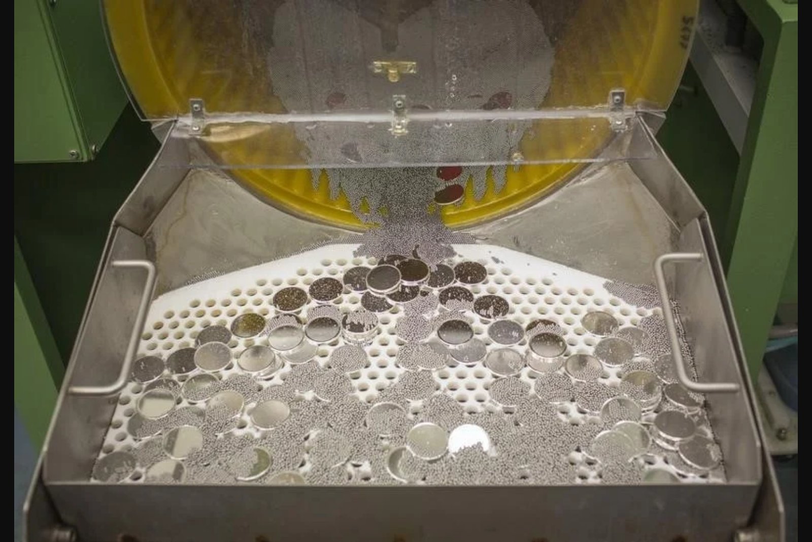 Silver Rallies After Weak U.S. Jobs Print and Dollar Softness Lift Metals