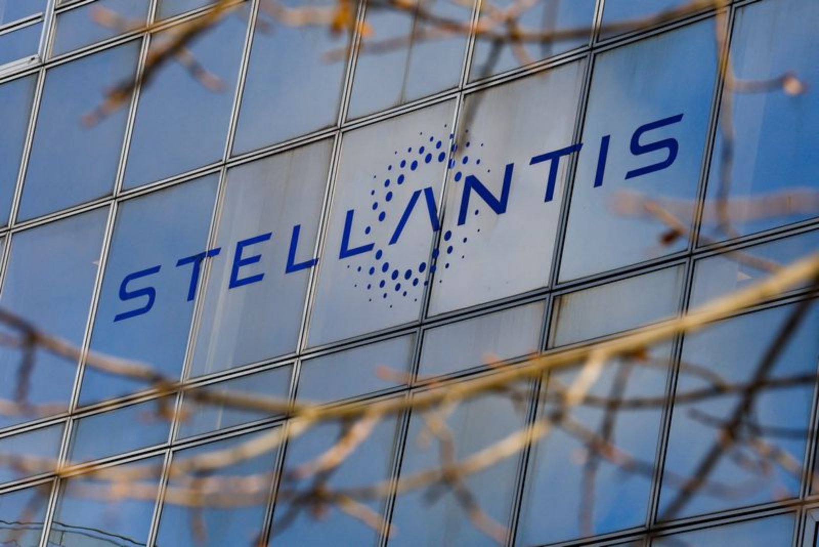 Stellantis Urges Owners Not to Drive 225,000 Older U.S. Vehicles Over Unrepaired Takata Air Bag Inflators