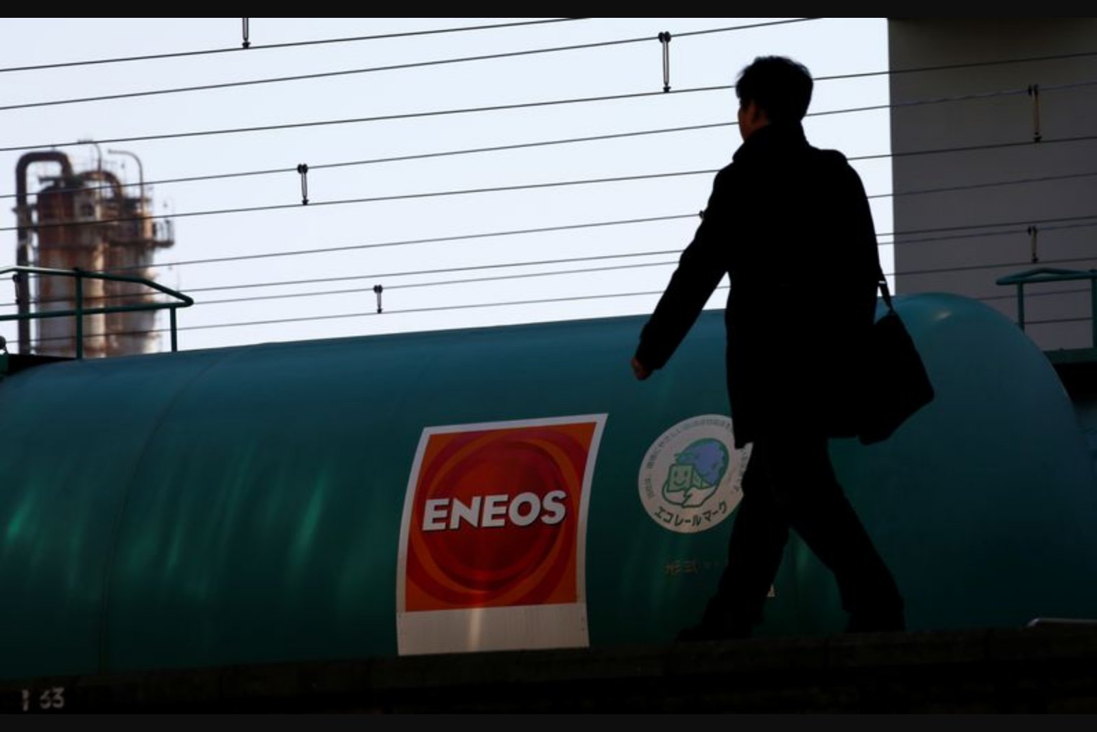 Middle East Fighting Chokes Asian Oil and Gas Shipments, Raising Prices and Insurance Costs