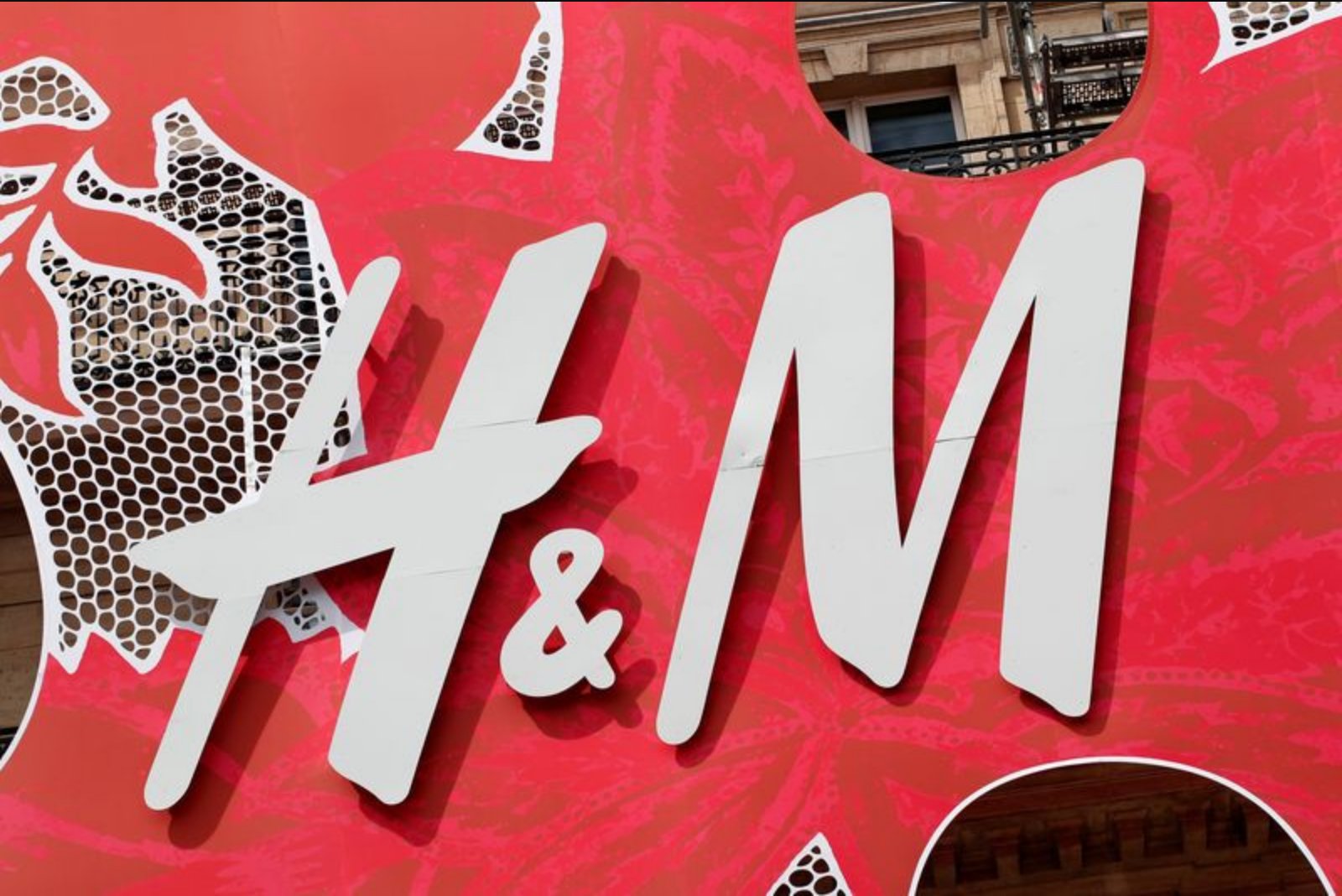 H&M posts stronger-than-expected Q4 profit but warns of weak winter sales