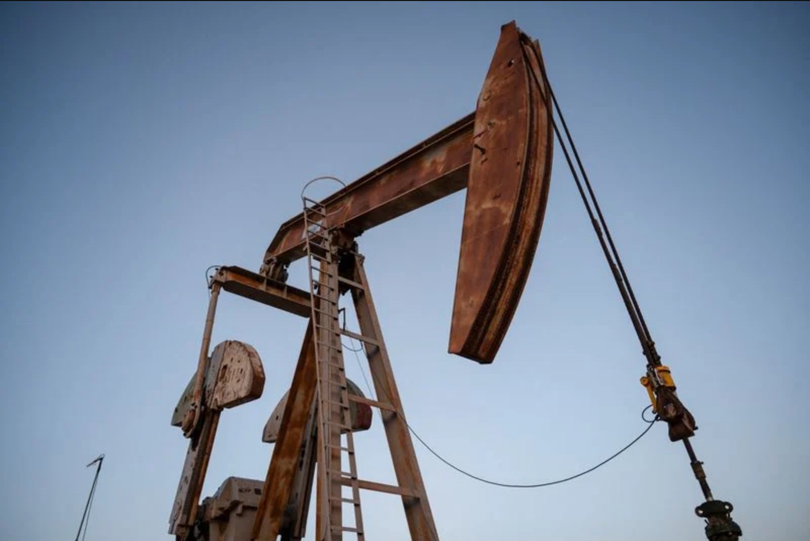 Oil Prices Slip After Trump Withdraws Planned Strikes on Iran
