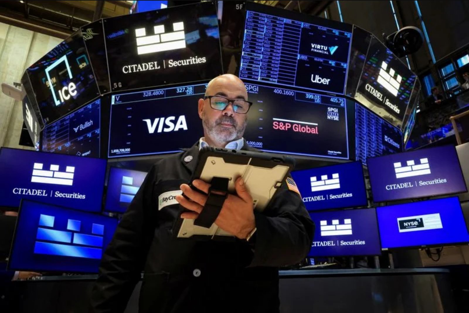 Markets on Edge After Weekend Strikes, Peace Talks Pause Volatility