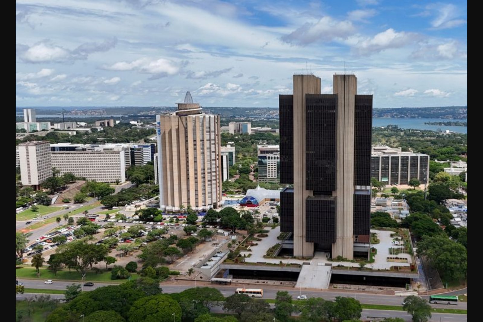 Brazil’s Central Bank Signals Start of Rate Cuts in March, Keeps Selic at 15%