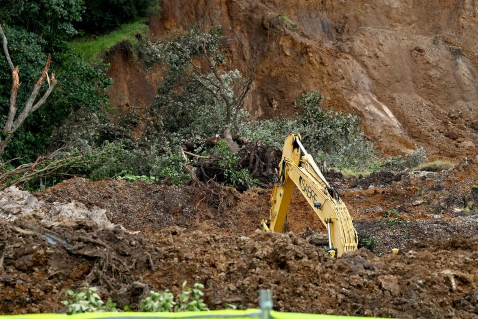Recovery at Mount Maunganui Landslide Site Paused After New Safety Concern