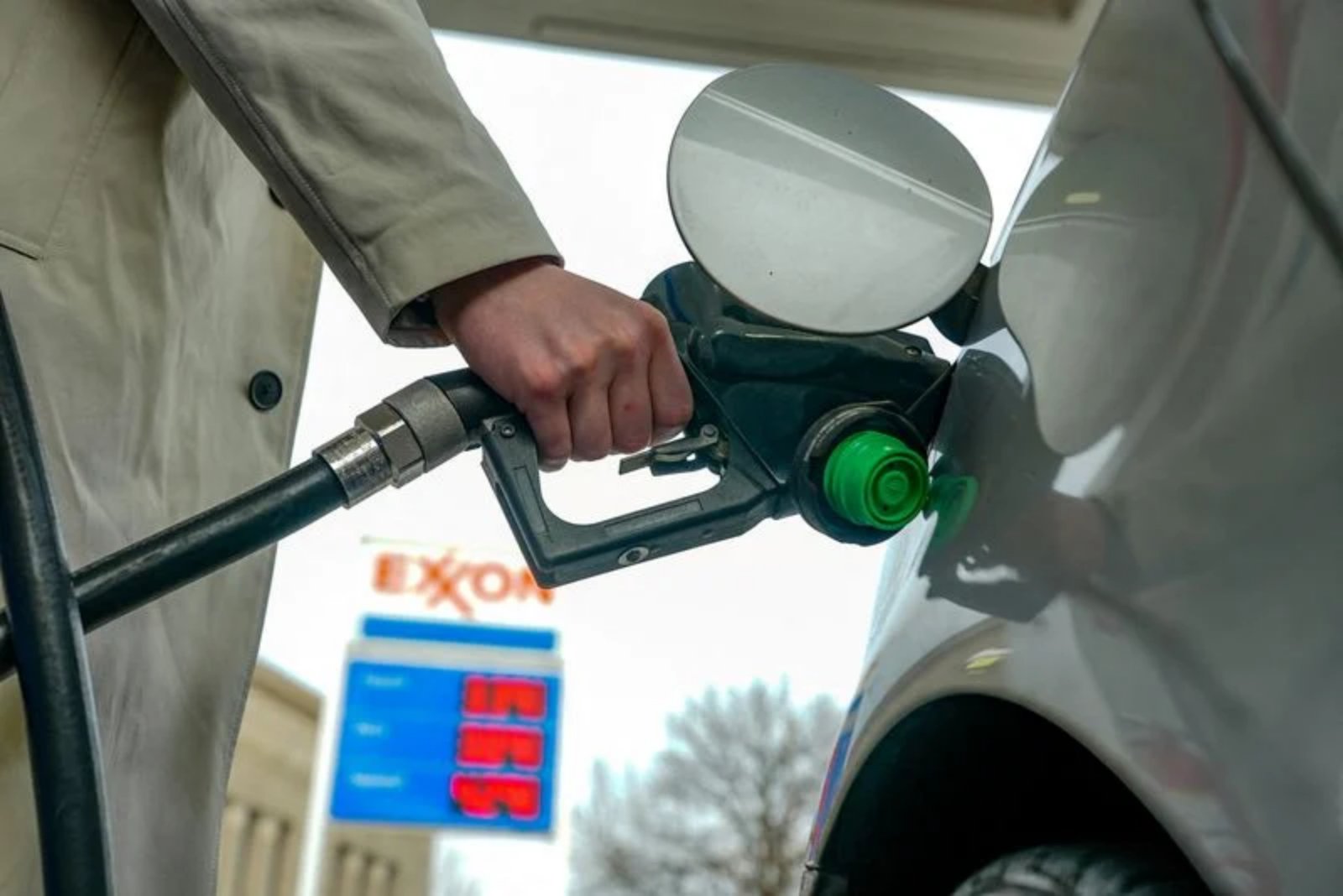 U.S. Diesel Climbs to Record amid Escalating Supply Disruptions