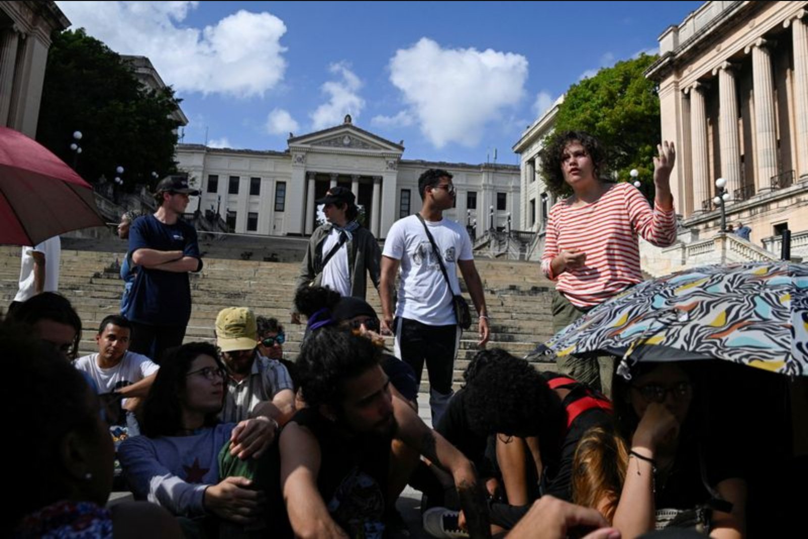 University of Havana students stage rare sit-in over rolling blackouts and connectivity failures