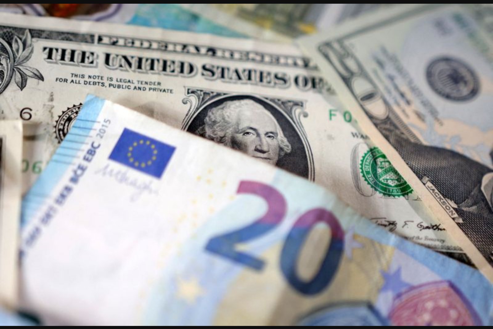 Dollar Strengthens as Energy Shock Follows Strike on Iran’s Leader