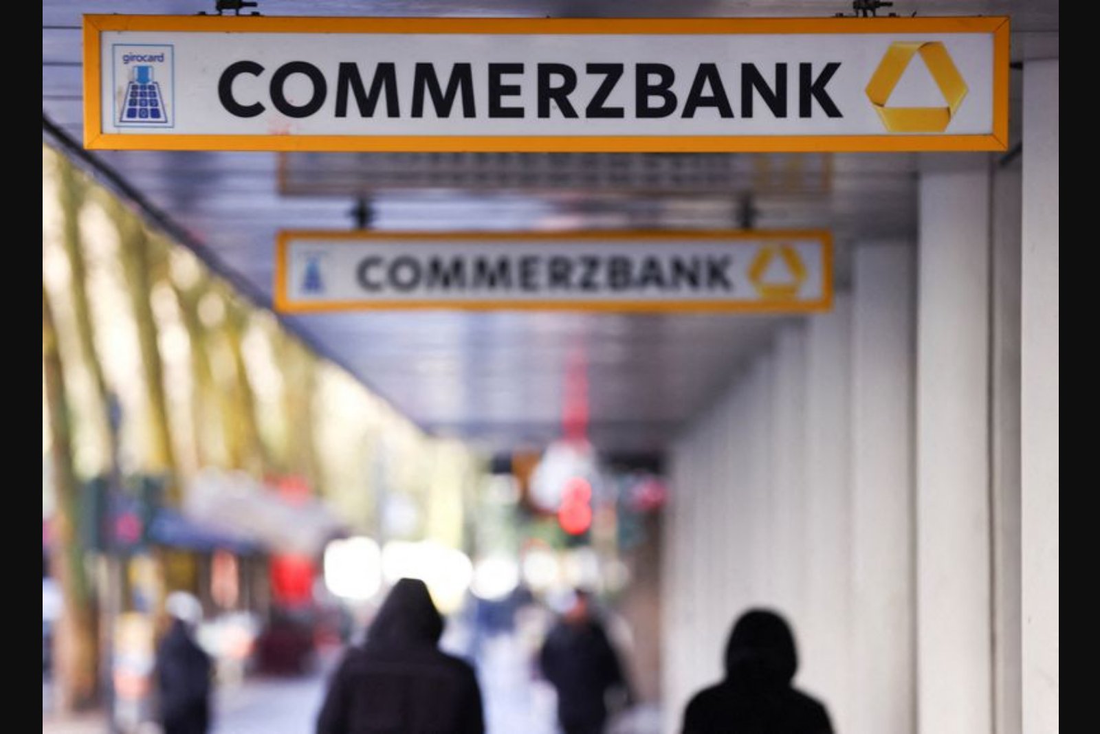 Berlin Weighs Large State Stake to Block UniCredit’s Bid for Commerzbank
