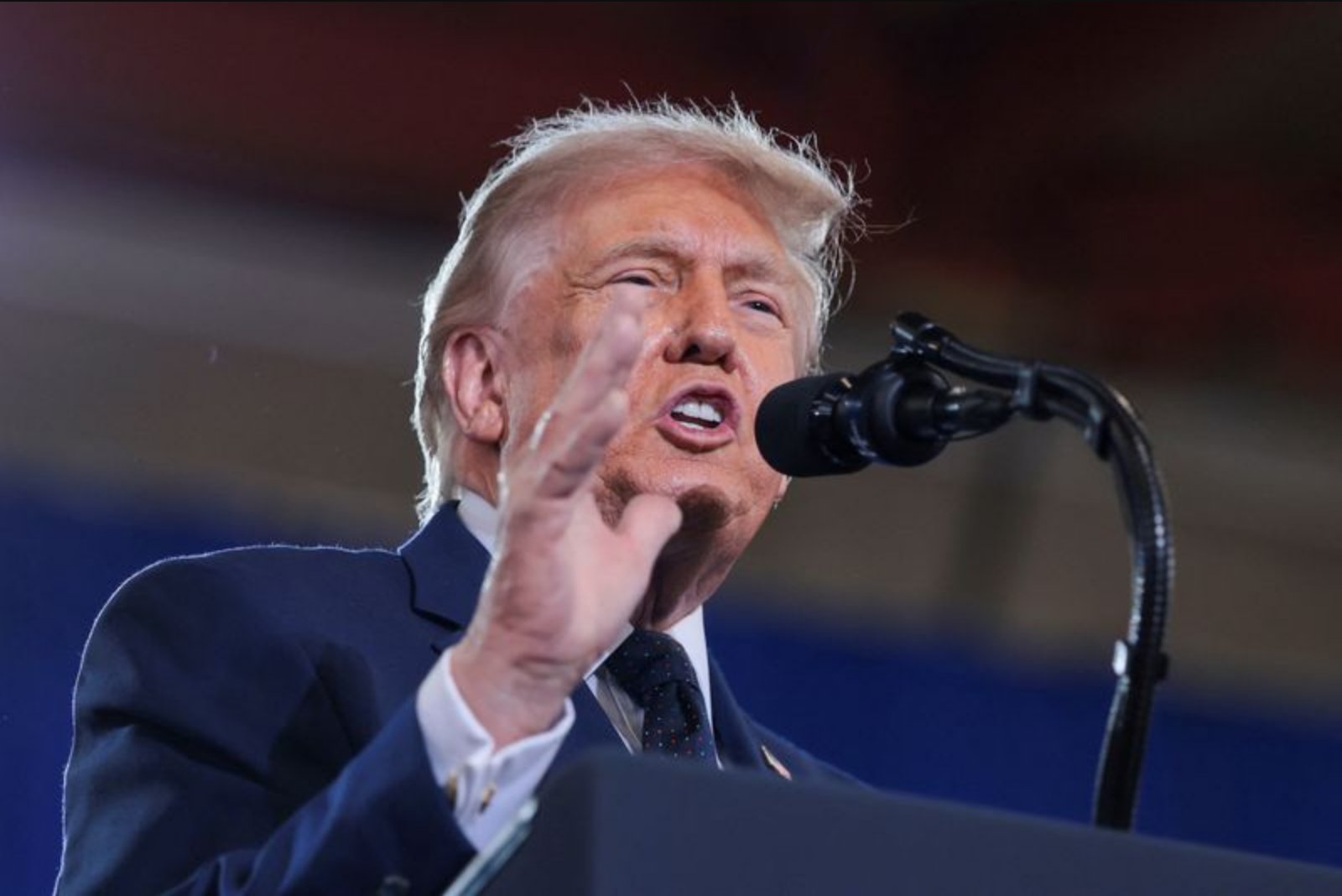 Trump Says Negotiators Are Nearing Iran Settlement, Signals Possible Military Option