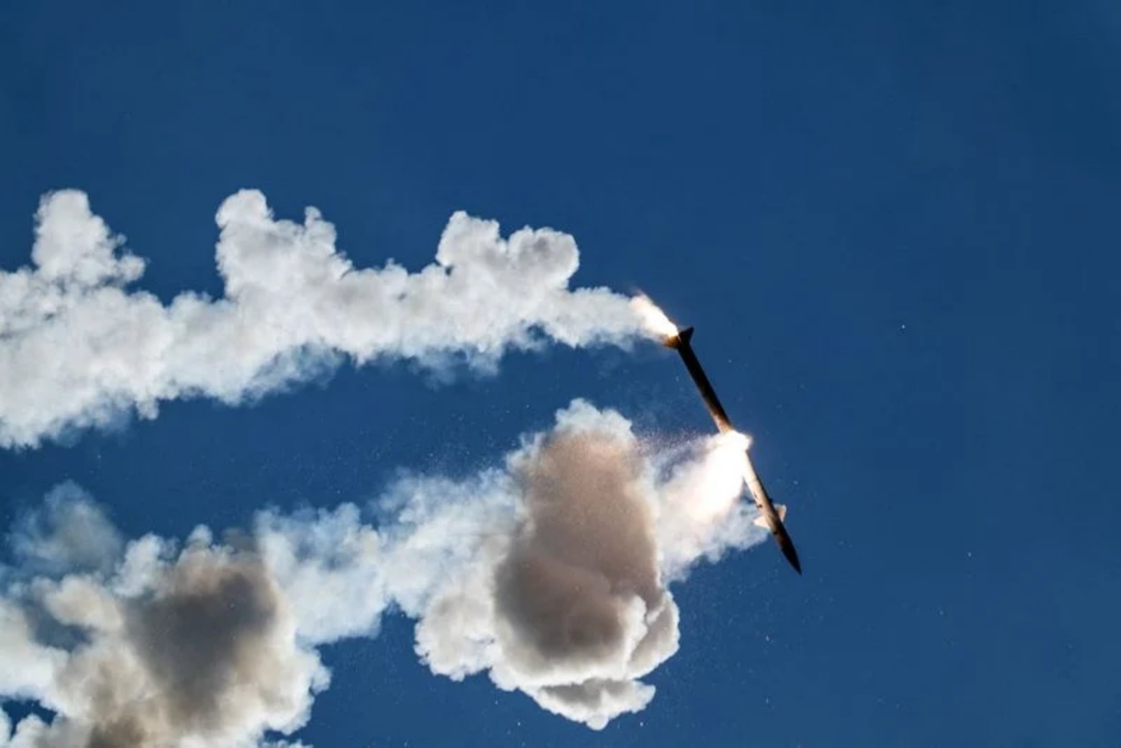 Israel Continues Strikes in Southern Lebanon After Withholding Raid on Beirut