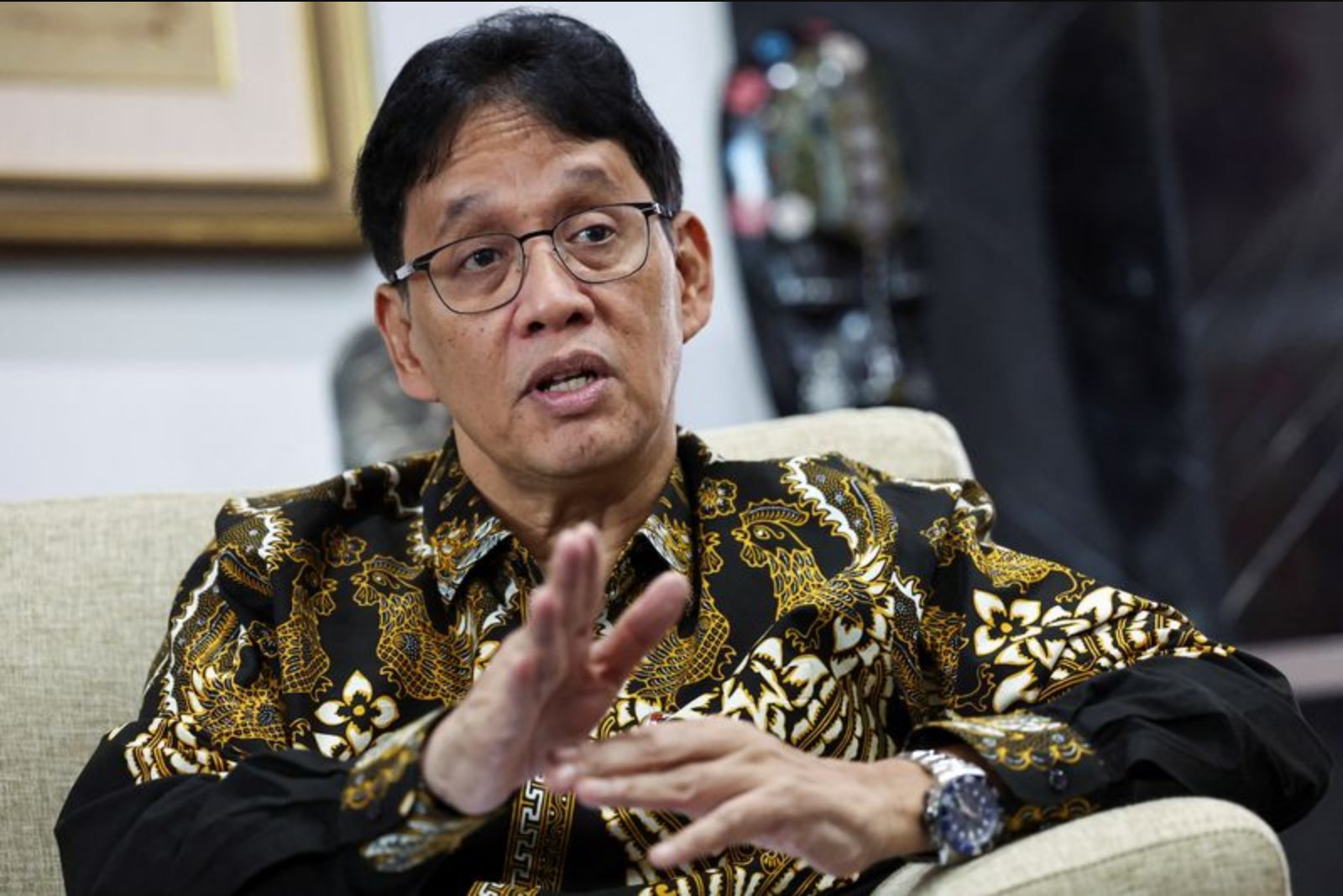 Indonesia’s Finance Chief Defends Bold Policies as Markets and Ratings Signal Strain