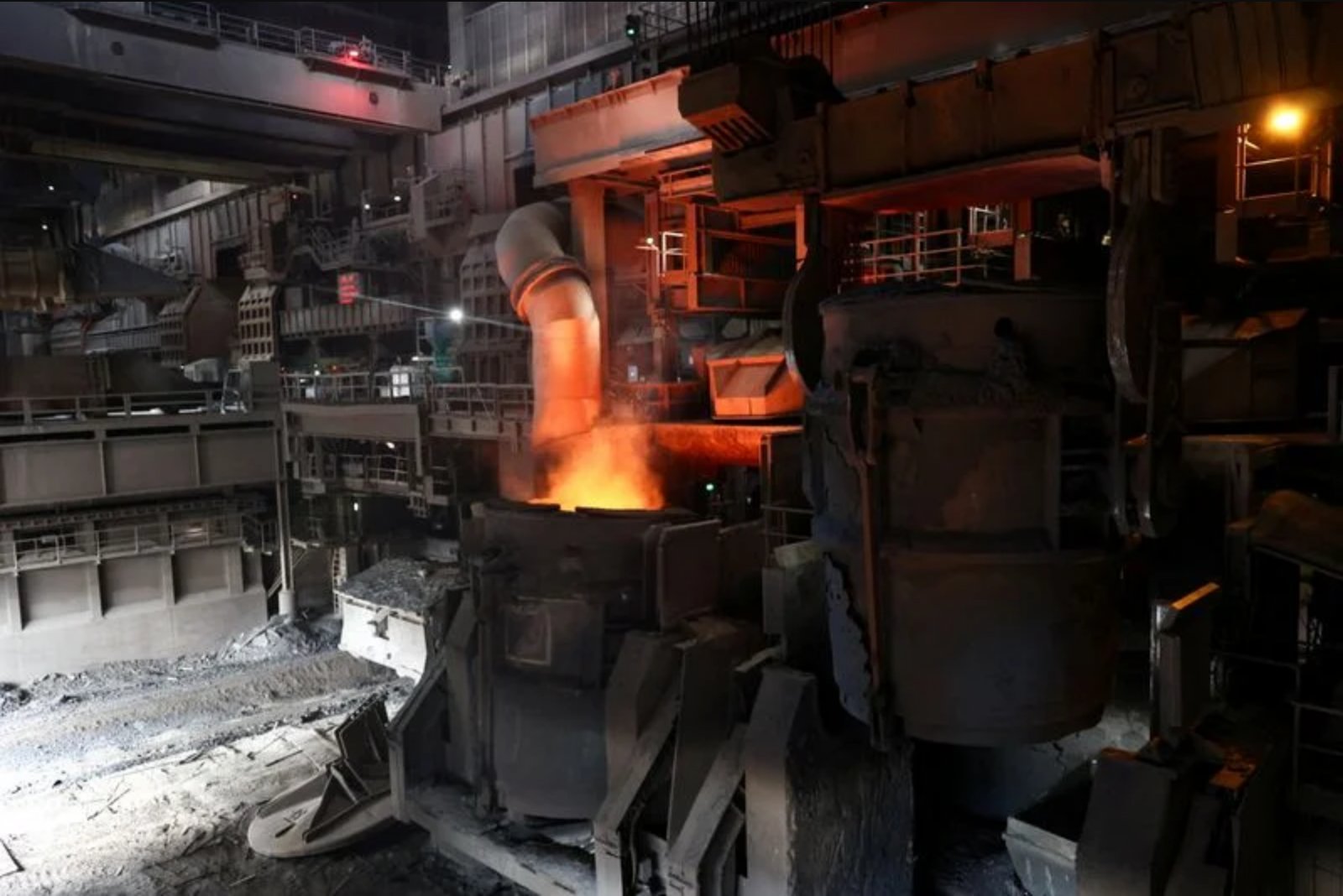 Eurozone Manufacturing Momentum Eases in May as Input Costs Reach Four-Year High