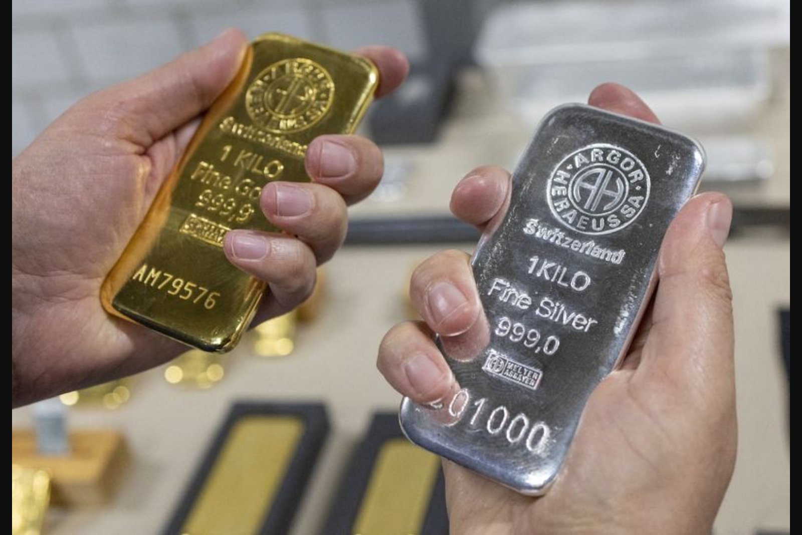 Copper Rises as Dip-Buyers Enter, Backed by Tech Stock Recovery