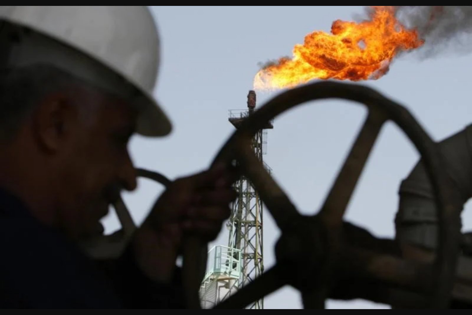 Oil Pares Sharp Losses as Conflicting U.S.-Iran Statements Leave Traders Cautious