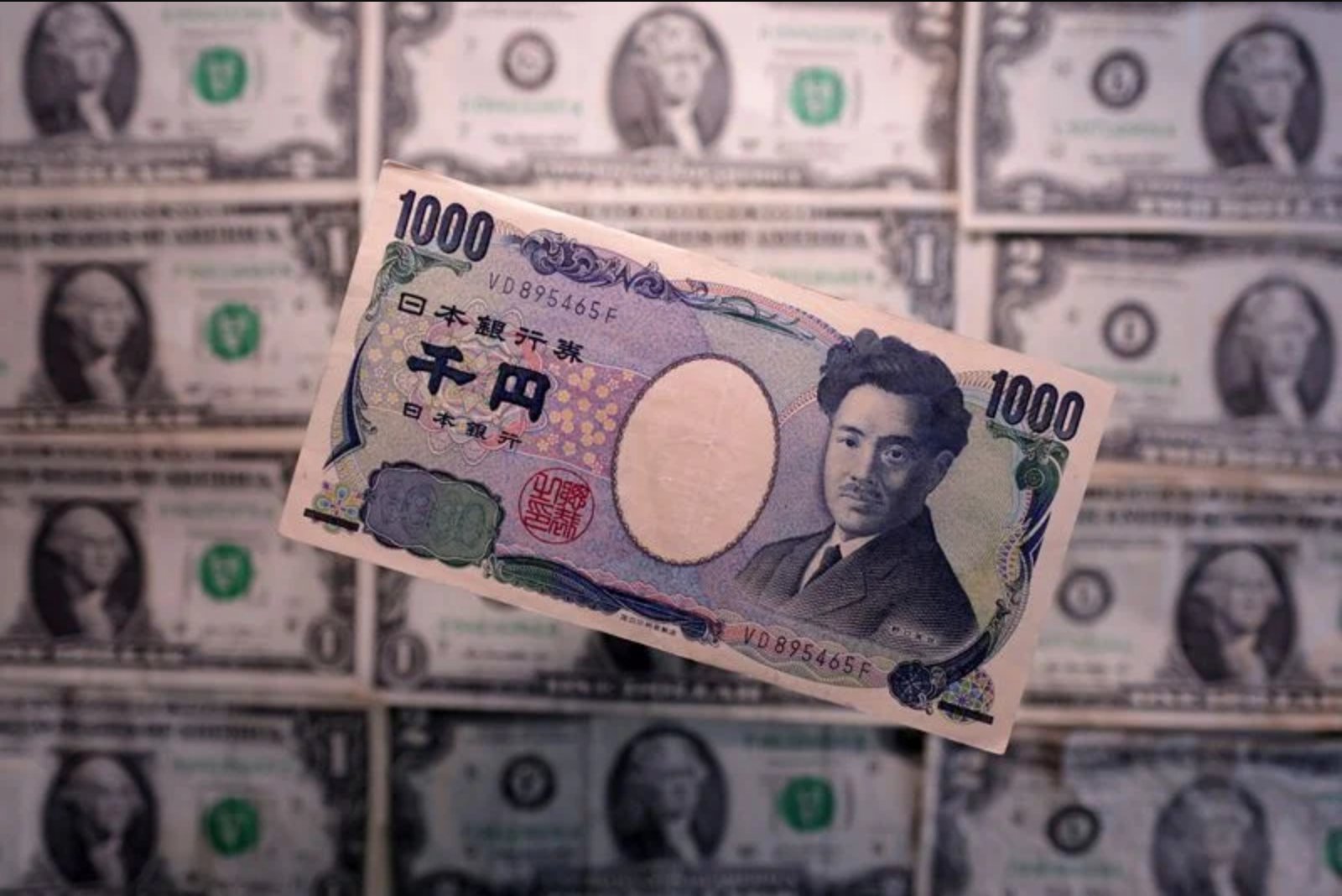 Yen Stalls at 40-Year Low as U.S. Dollar Sees Brief Pause Amid Mixed Inflation Signals