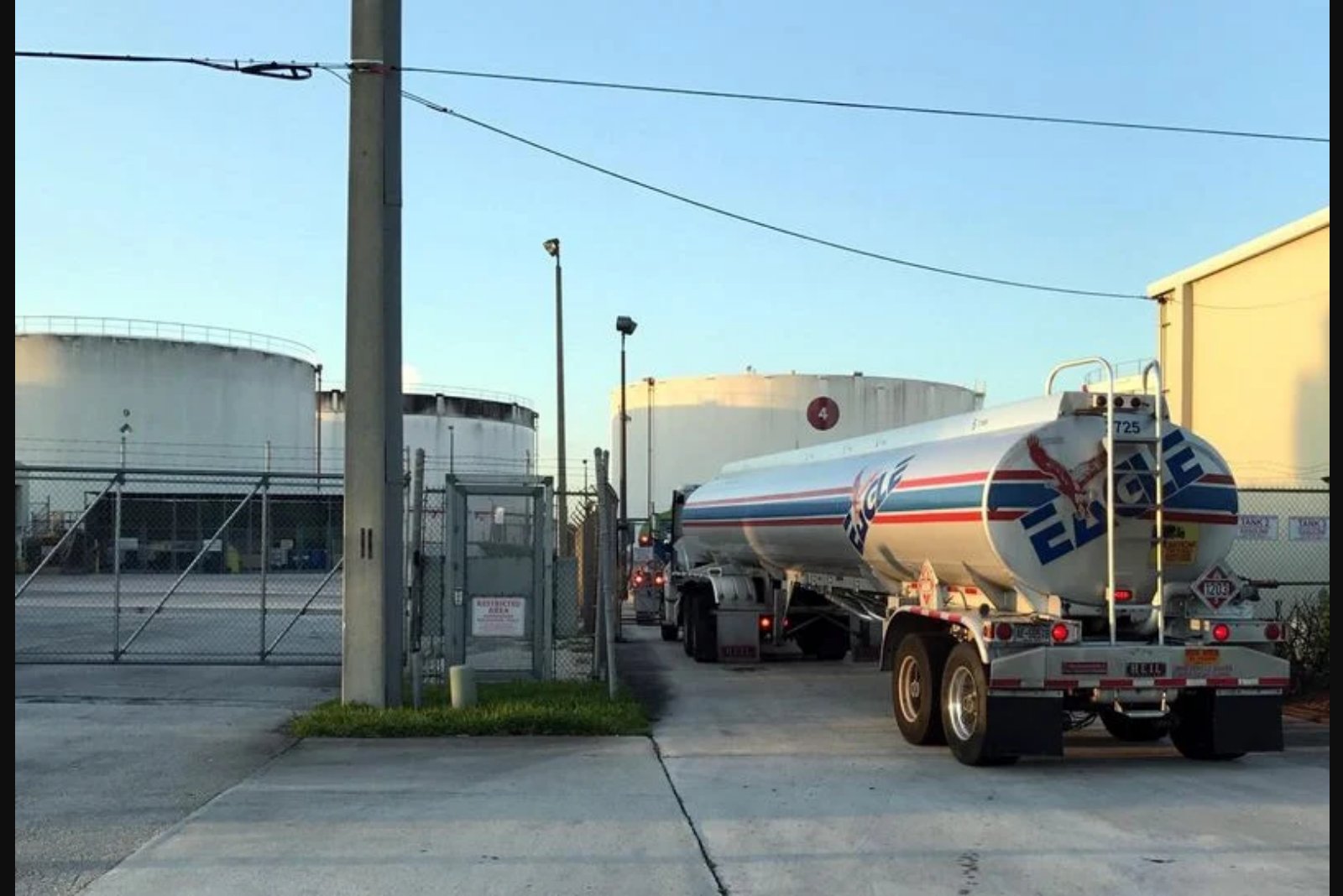 U.S. Temporarily Loosens Driving-Hour Rules for Gasoline and Diesel Truckers