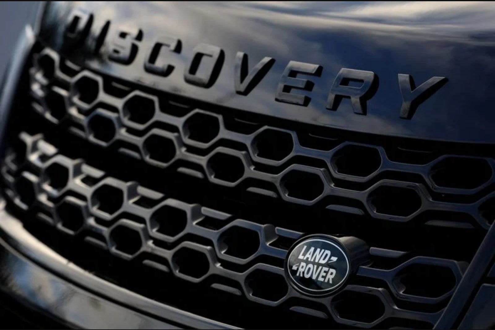 Jaguar Land Rover to Recall 250,857 U.S. SUVs Over Potential Air Bag Defect